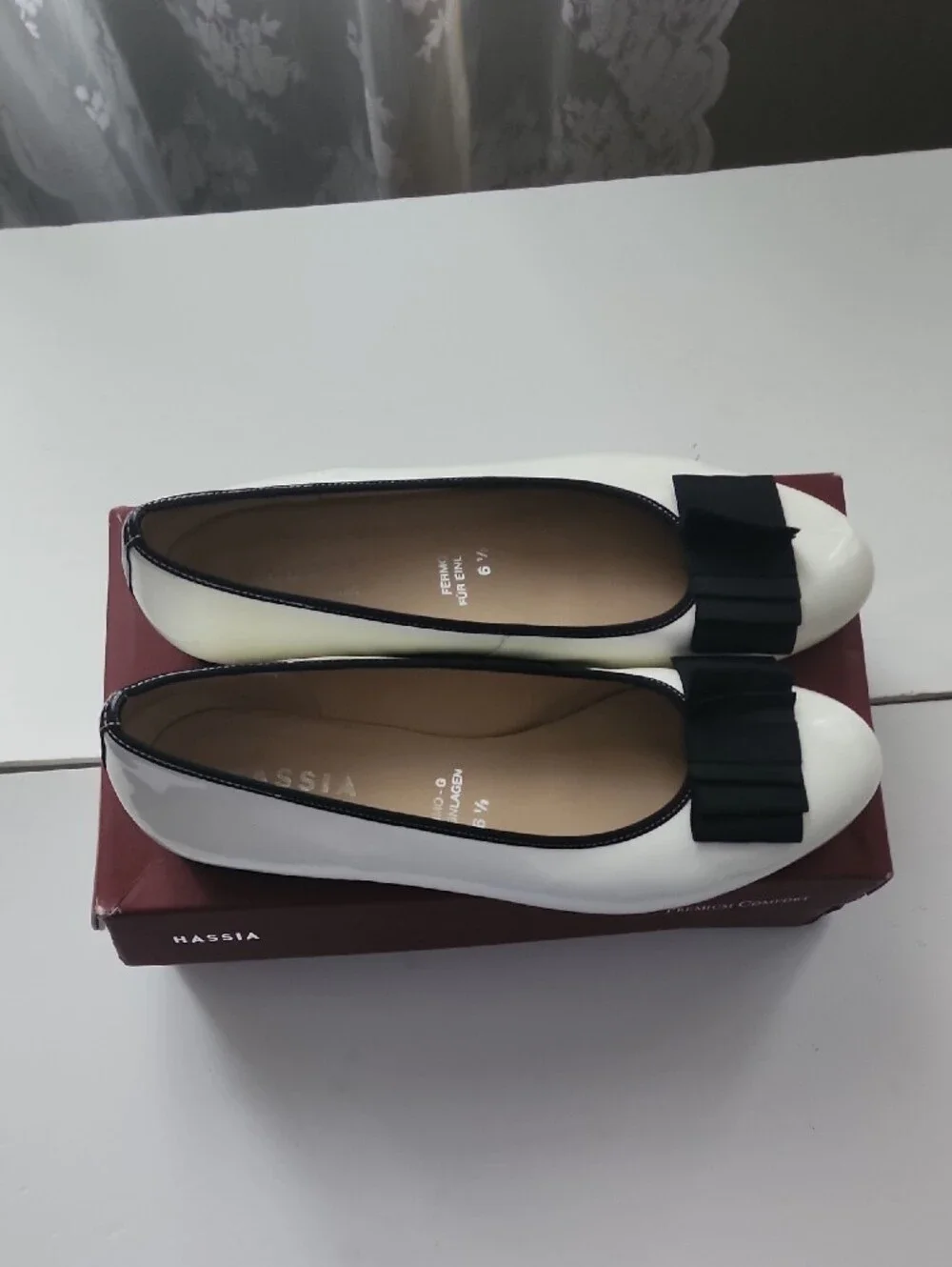White Leather Bow Trim Flats